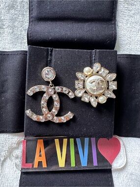 CHANEL Gold-Tone Crystal & Chanel crystal Pearl flower earrings